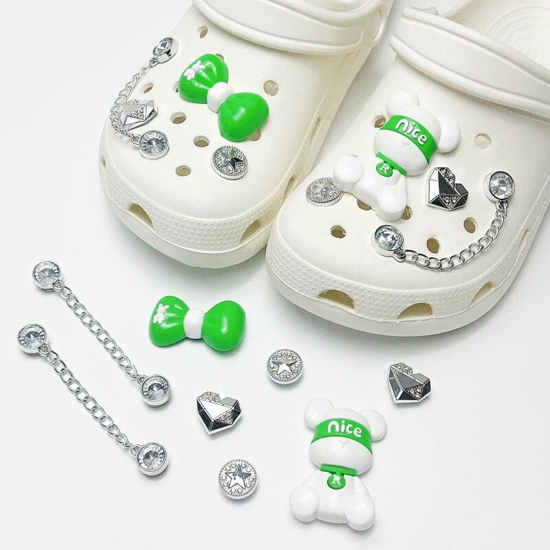 Fashionable shoe accessory set, with a shoe chain clasp, removable, suitable for sandals and flip-flops. Oasis Select