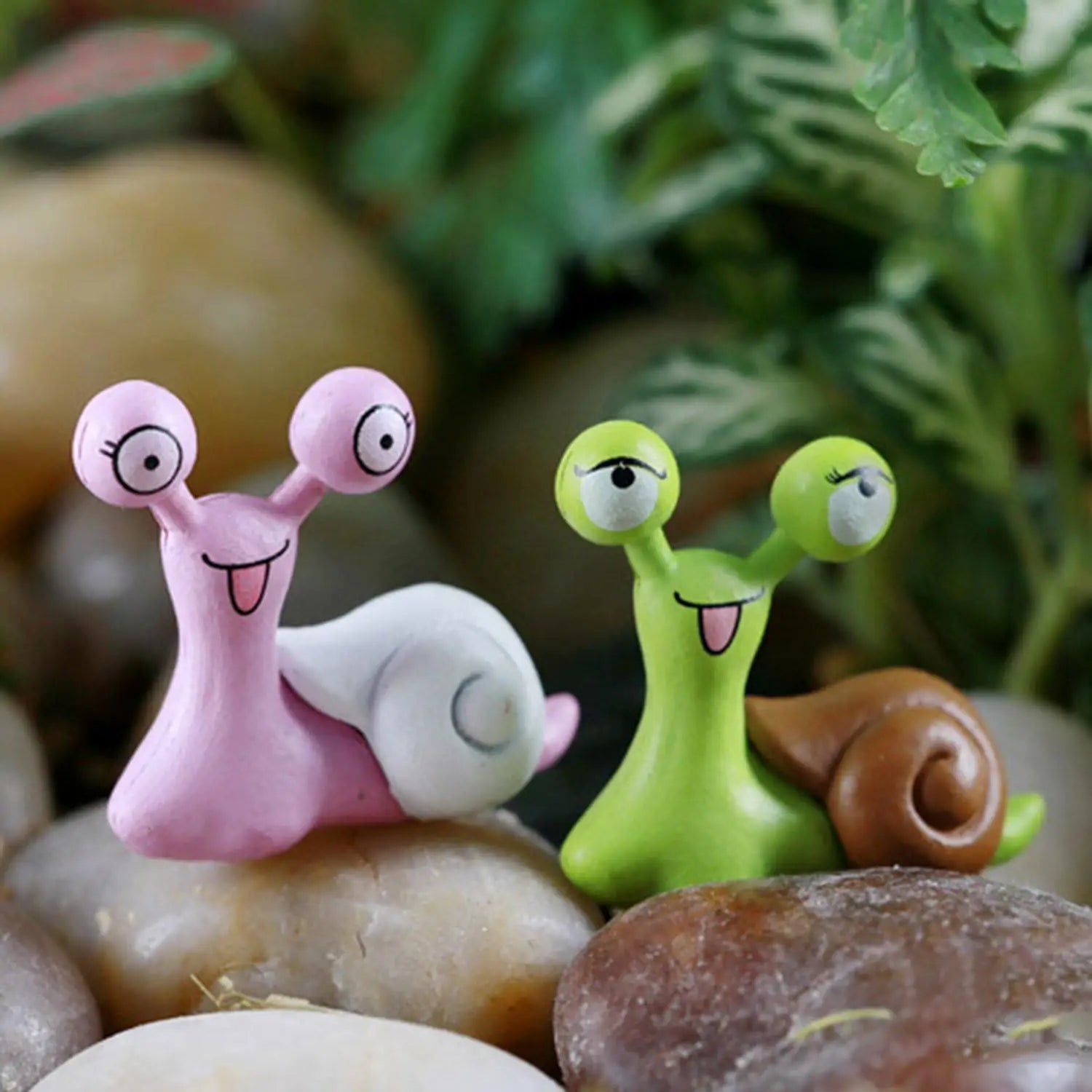 2-8 PCS Miniature Resin Snail Figurine – Cute Garden Ornament for Fairy Dollhouse, Bonsai Plant Decor & Terrarium Oasis Select