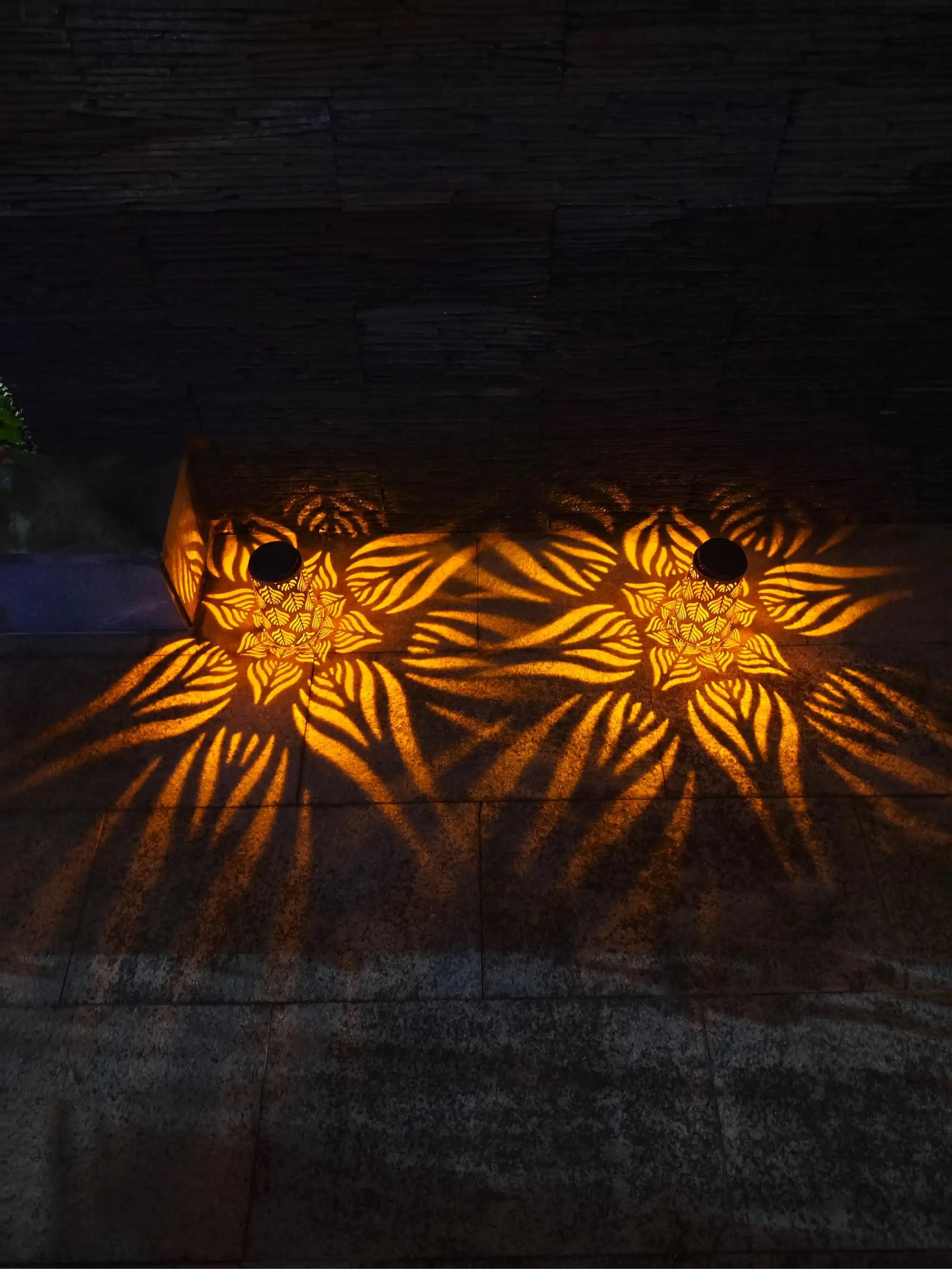 Solar-powered Hanging Lamps, Garden Lamps, Outdoor Landscape Balconies, Home Decoration, Garden Retro Iron Lanterns Oasis Select