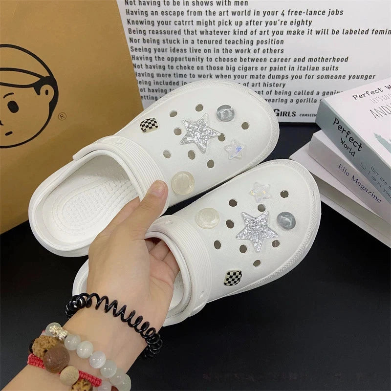 Fashionable shoe accessory set, with a shoe chain clasp, removable, suitable for sandals and flip-flops. Oasis Select