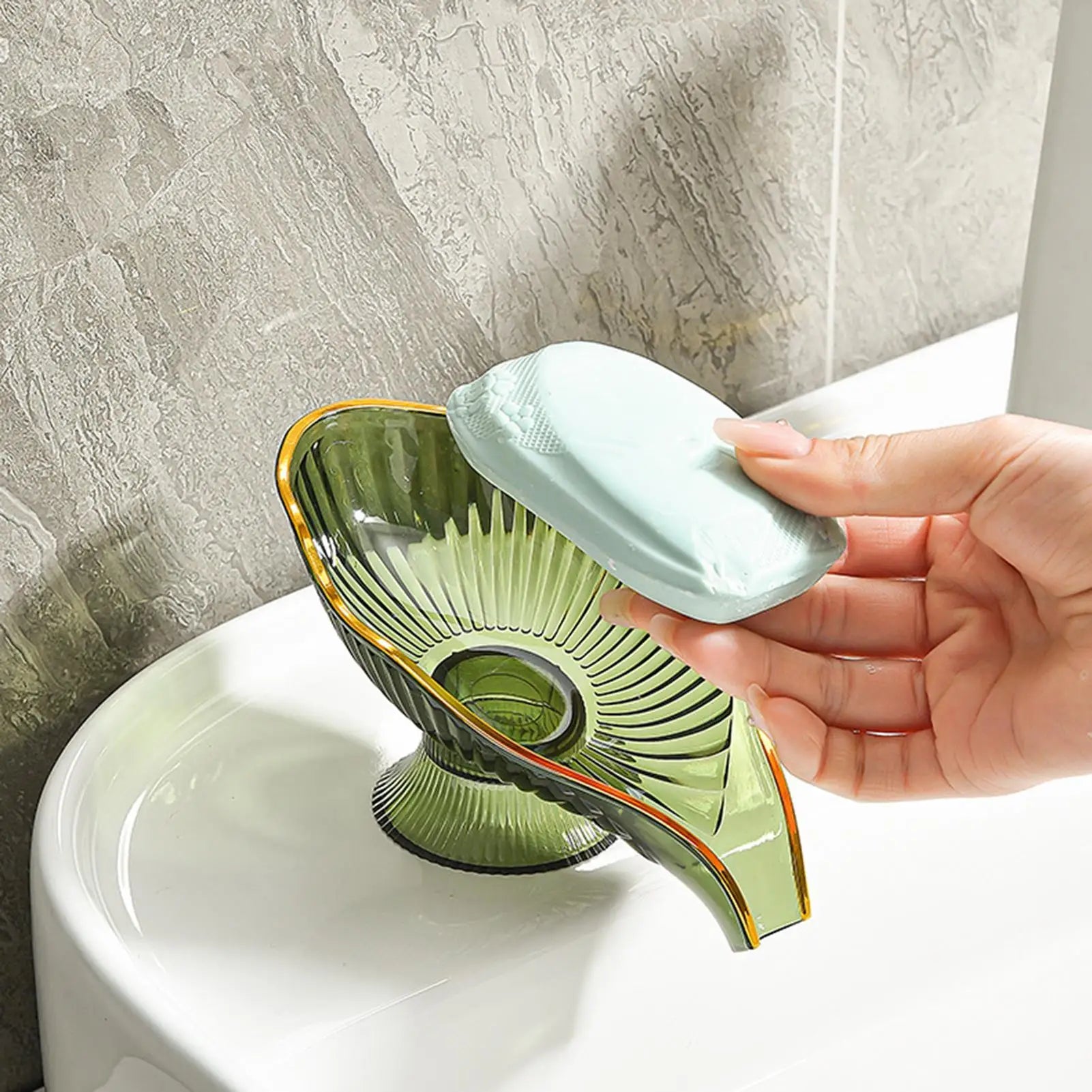 Self Draining Soap Holder Soap Box Clear Storage Tray Leaf Shape Soap Box Non-slip Laundry Soap Dish Storage Bathroom Gadgets Oasis Select