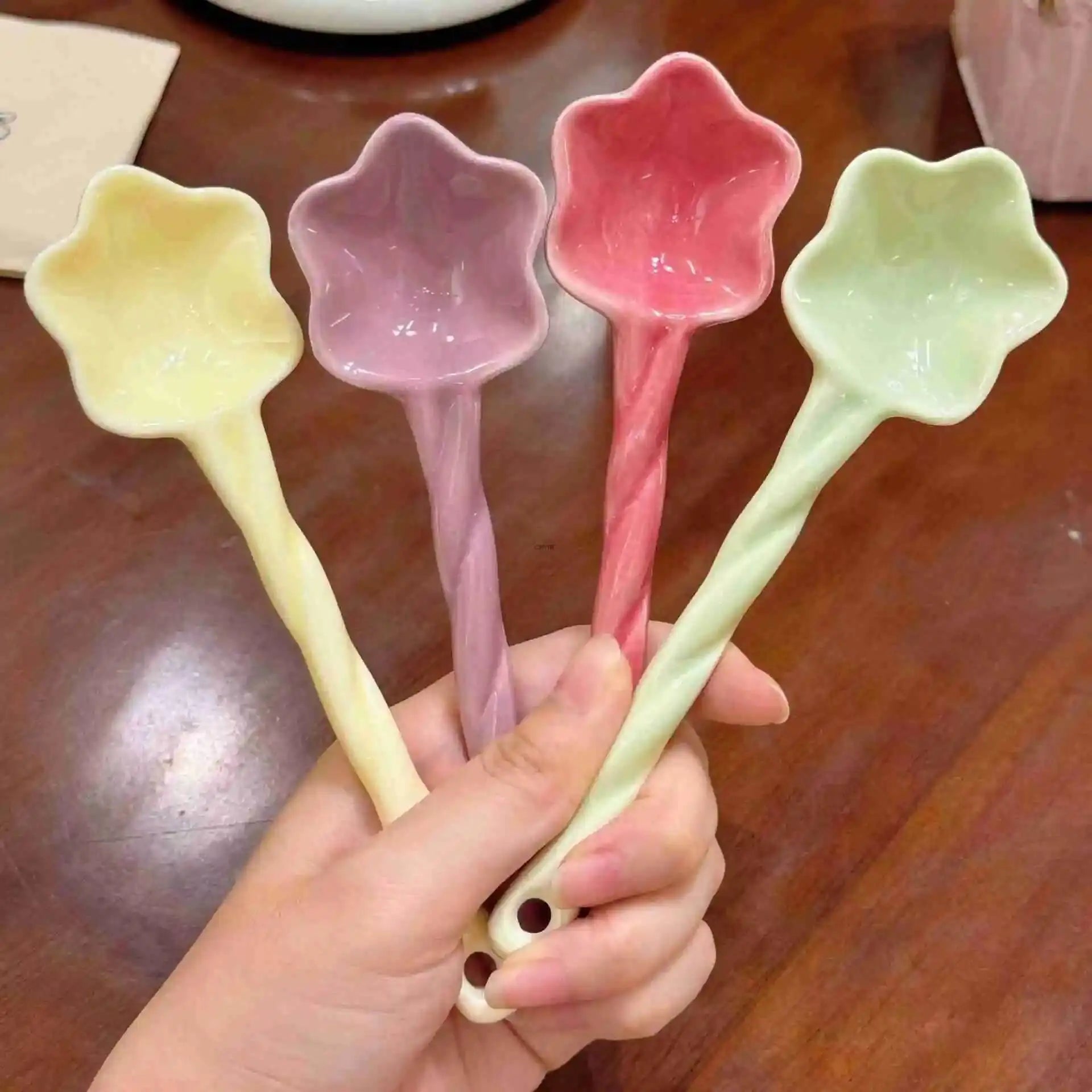 Cute Twisted Star Ceramic Spoon For Girls Household Spoon, High-Value Exquisite Dessert Spoon Kitchen Tablewear Oasis Select
