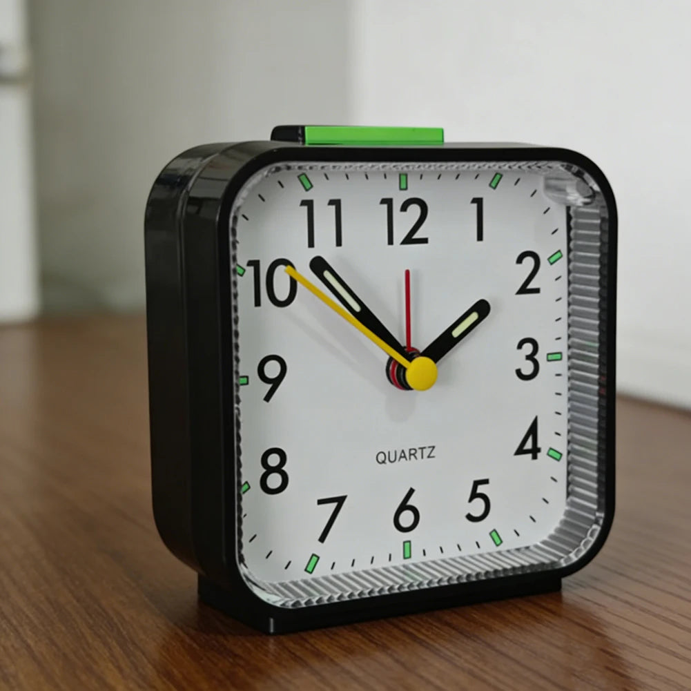 Silent Analogue Bedside Alarm Clock – Glow, Snooze & Travel