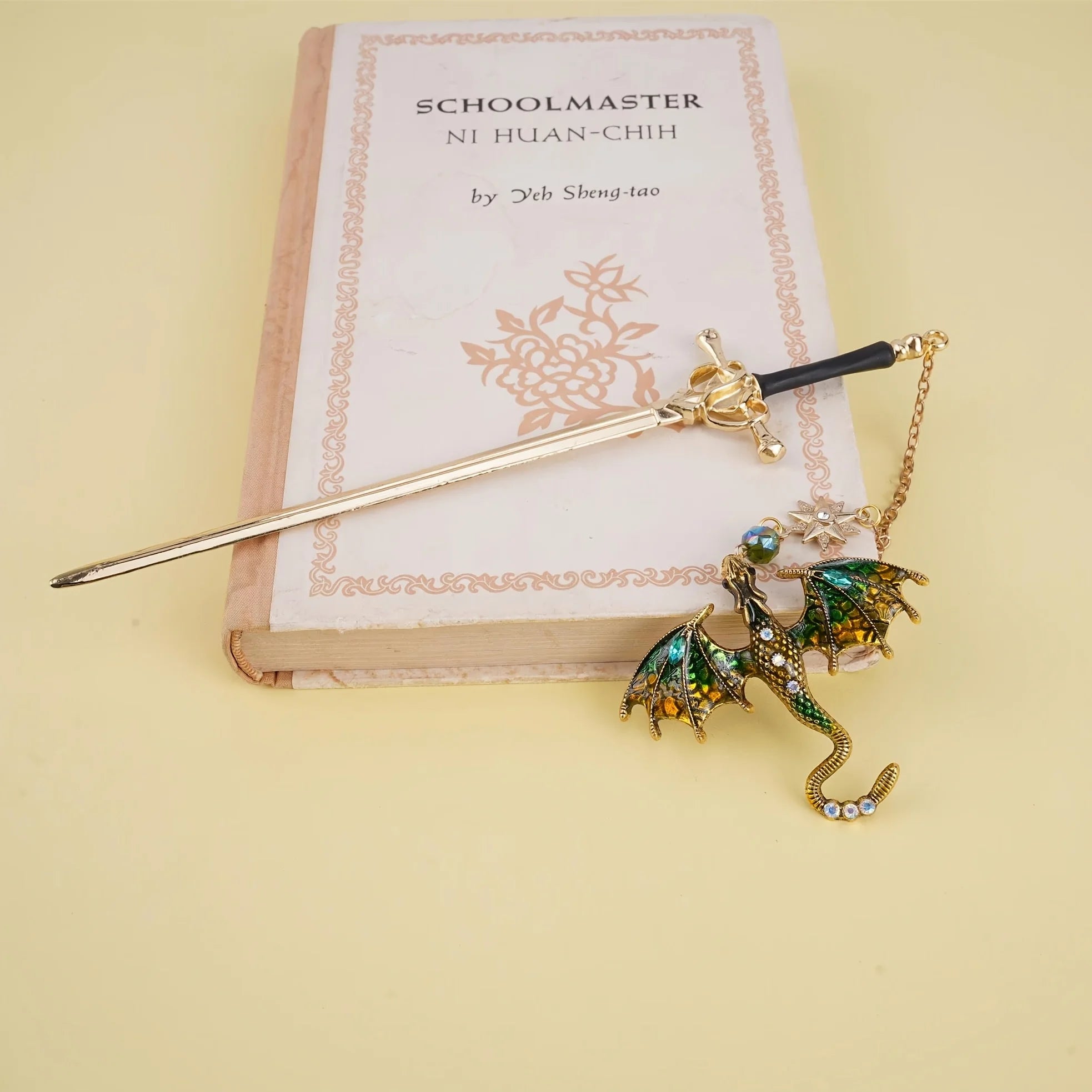 1pc Alloy Sword Dragon Bookmark, Birthday Gift for Book Lovers and Readers, Fantasy Bookworm Silver Gold Gold Pendant Oasis Select