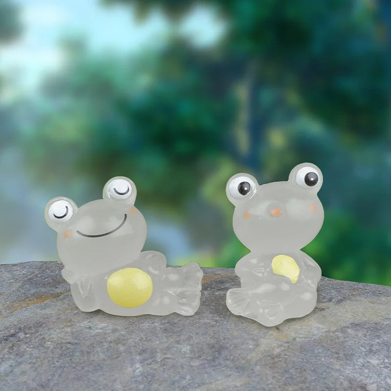 1Pc Mini Fluorescent Little Frog Ornament Miniature Figures Tiny Frog Resin Handicraft Micro Dollhouse Decoration Oasis Select