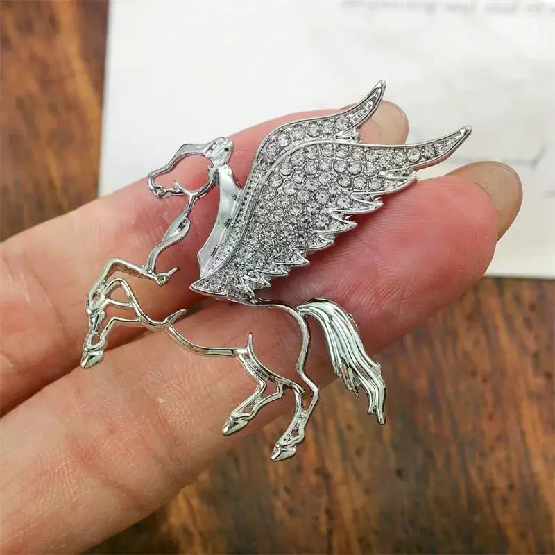 Fashion Rhinestones Alloy Horse With Wings Brooch Zodiac Pony Pins Women Men Clothing Accessory Suit Lapel Corsage New Year Gift Oasis Select