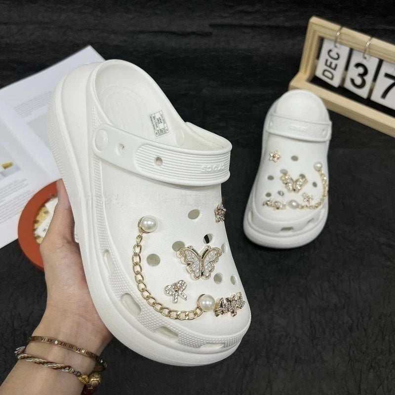 Fashionable shoe accessory set, with a shoe chain clasp, removable, suitable for sandals and flip-flops. Oasis Select