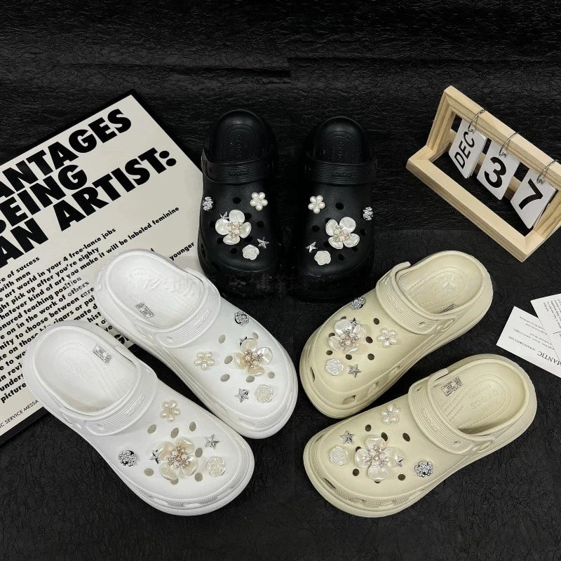 Fashionable shoe accessory set, with a shoe chain clasp, removable, suitable for sandals and flip-flops. Oasis Select
