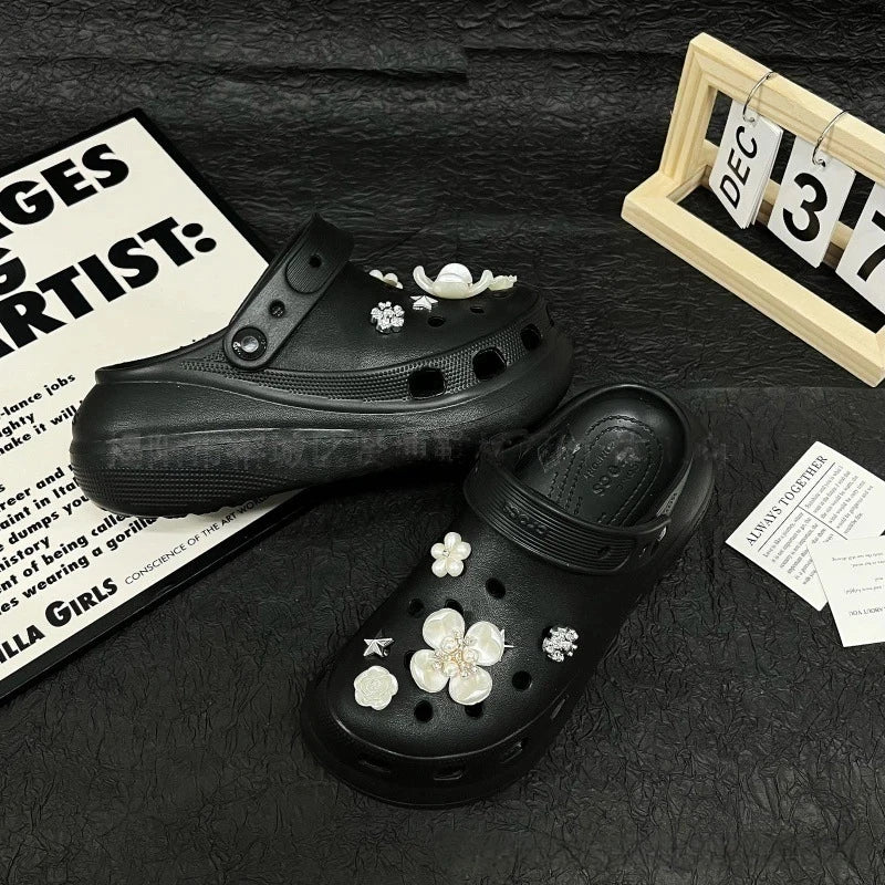Fashionable shoe accessory set, with a shoe chain clasp, removable, suitable for sandals and flip-flops. Oasis Select