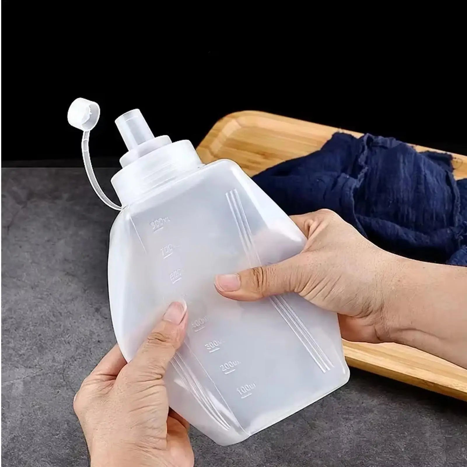 Condiment Squeeze Bottles Wide Mouth Leak Proof Refillable Dispenser Large Capacity Sauce Bottles with Scale for Salad Dressing Oasis Select