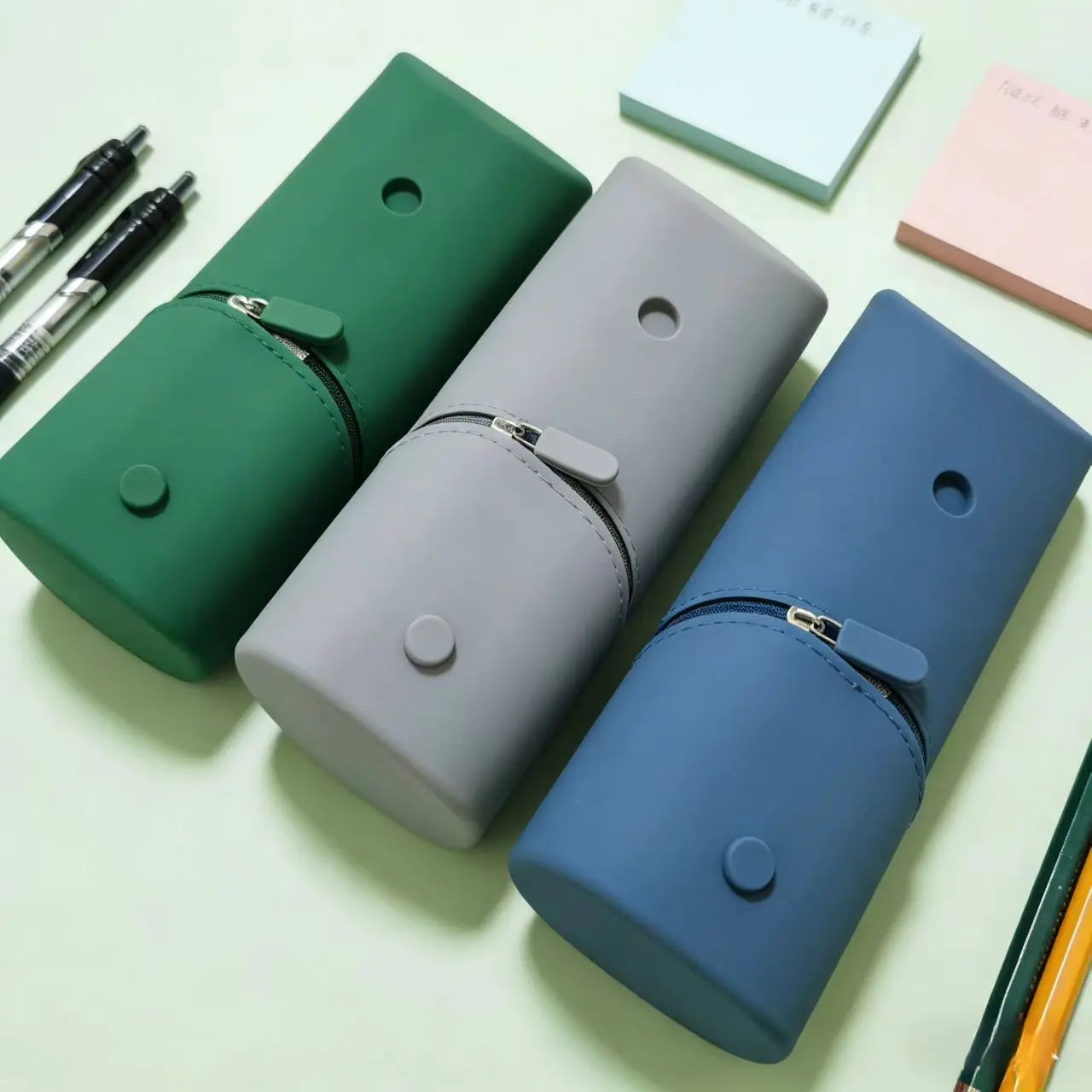 Expandable Silicone Pencil Case with 1pc Pen - Large Capacity Foldable Pen Box & Portable Desk Organizer Desk Accessories Oasis Select