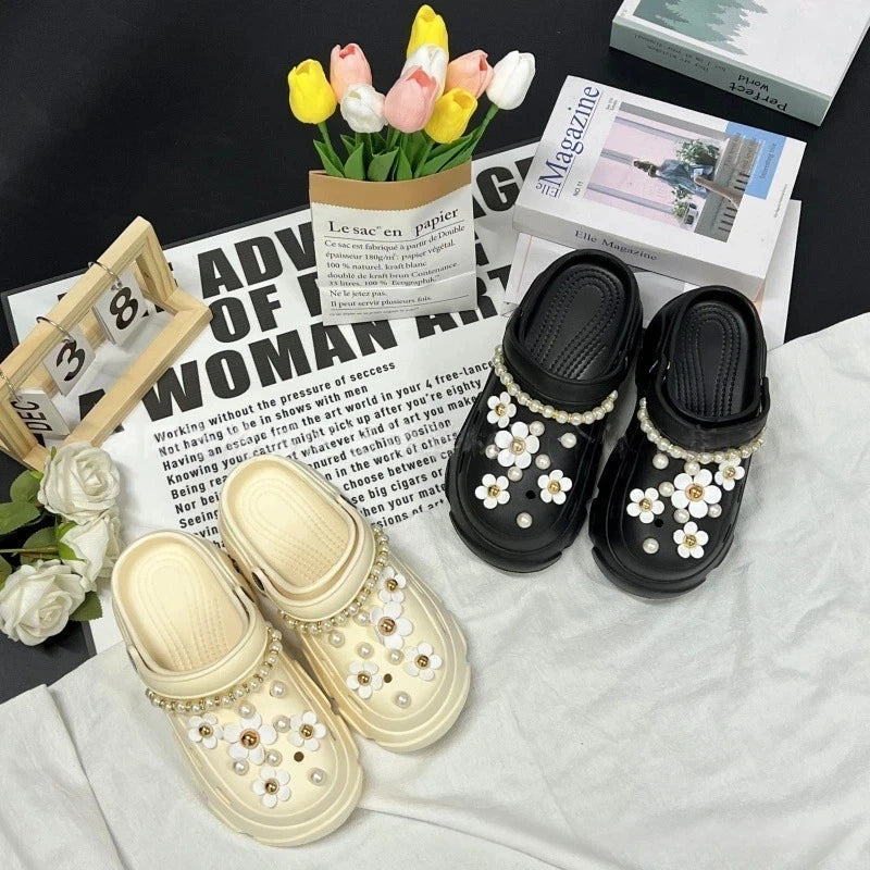 Fashionable shoe accessory set, with a shoe chain clasp, removable, suitable for sandals and flip-flops. Oasis Select