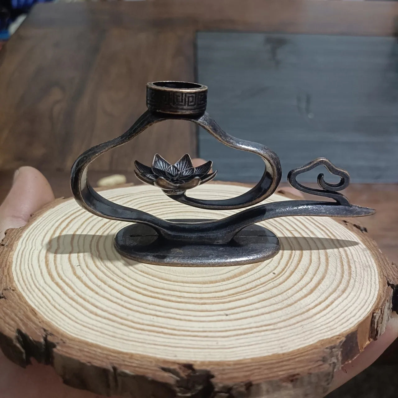 Creative Xiangyun Xiangtuo household indoor vertical reverse flow incense burner copper plated tea ceremony home decoration Oasis Select