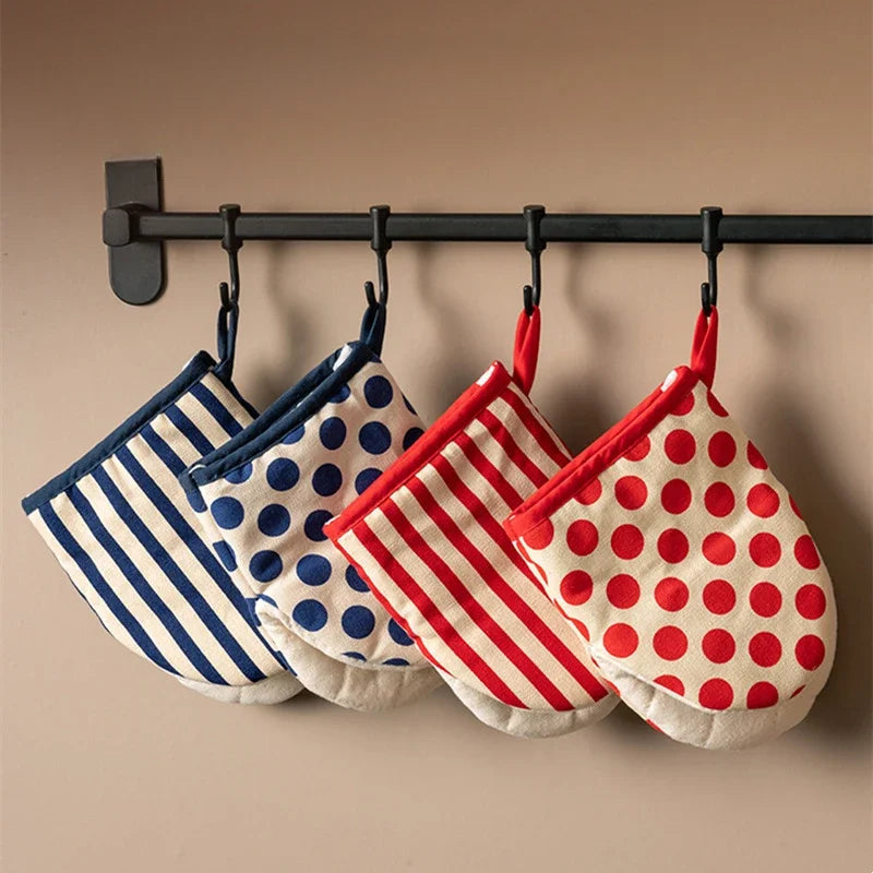 2pcs Style Polka Dot Heat-Resistant Oven Mitts for Home Use Japanese Microwave Safe Gloves kitchen gloves heat resistant Oasis Select