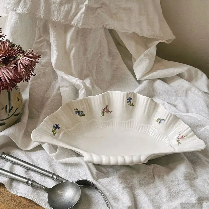 Ins Ceramic French Retro Shell High-legged Irregular-shaped Plate for Storing Desserts, Cakes Jewelry and Ornaments Oasis Select Color 26x15.5x6.5