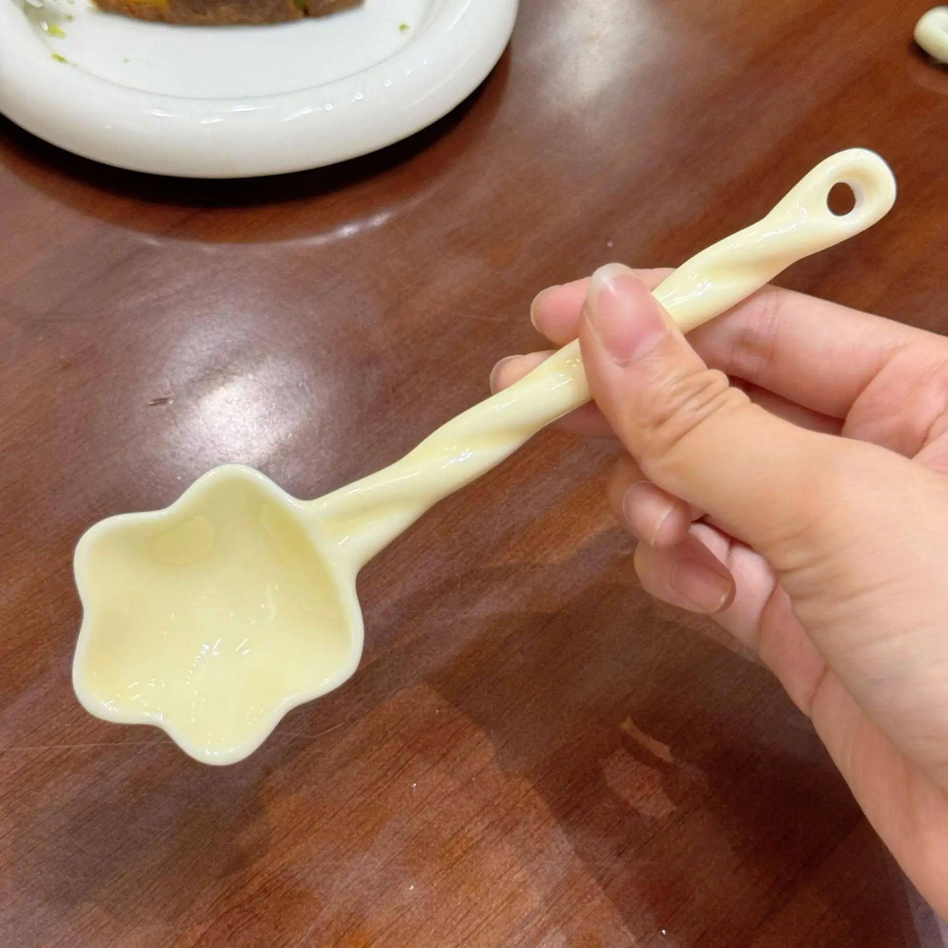 Cute Twisted Star Ceramic Spoon For Girls Household Spoon, High-Value Exquisite Dessert Spoon Kitchen Tablewear Oasis Select Braided Star Spoon