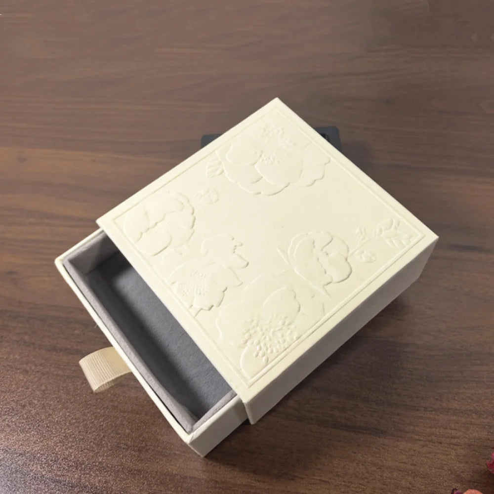 Relief Embossed Jewelry Packaging Box Heaven and Earth Cover Necklace Ring Storage Creative Design High-end Drawer Jewelry Box Oasis Select Beige