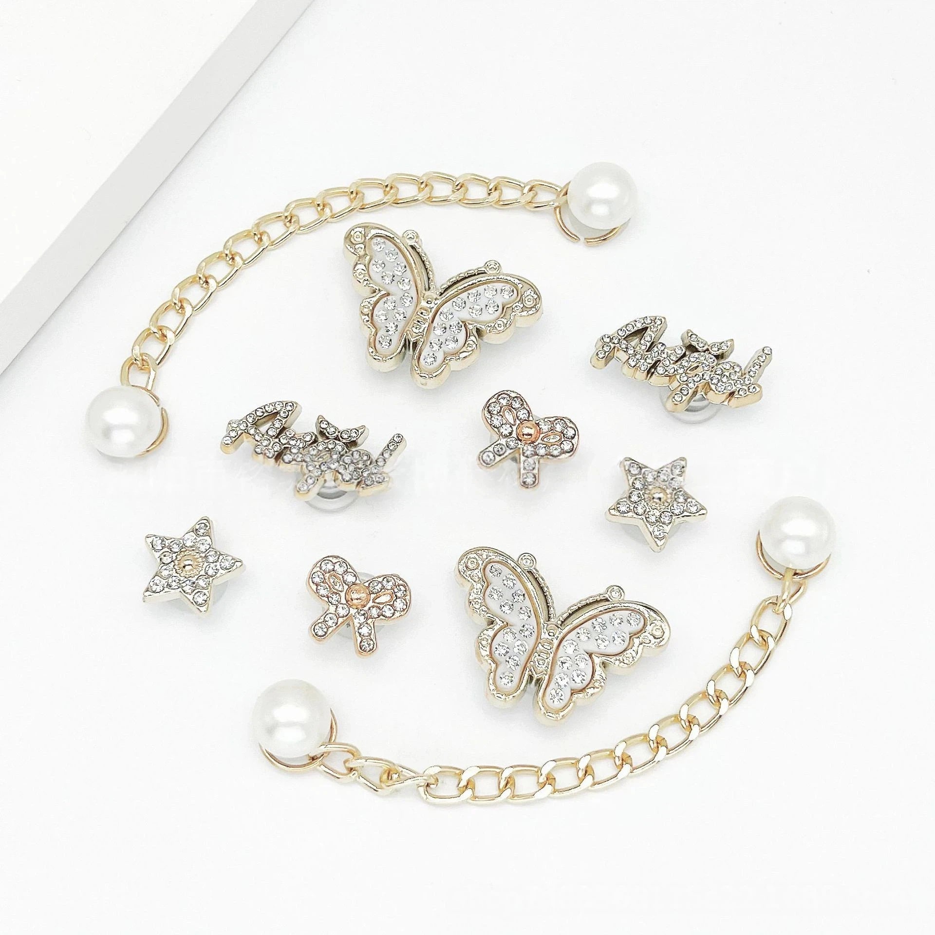 Fashionable shoe accessory set, with a shoe chain clasp, removable, suitable for sandals and flip-flops. Oasis Select CJ-080