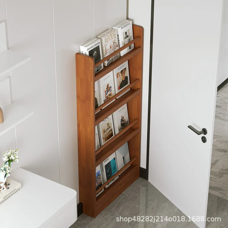 Behind the door, there is a small bookshelf, a multi-layer solid wood ultra-thin bookcase, a newspaper rack, a narrow slit child Oasis Select