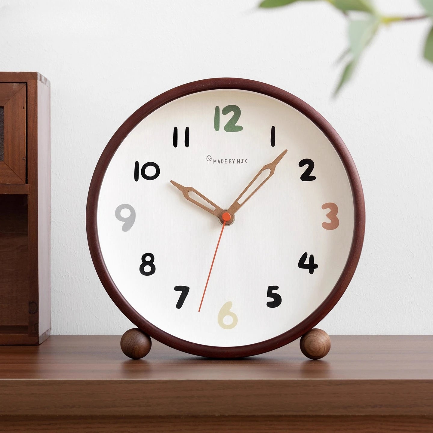 2025 New Creative Countertop Clock Large Solid Wood Clock for Living Room Desktop Decoration Silent Table Clock Oasis Select