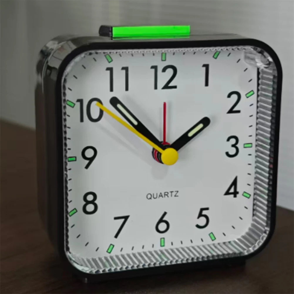 Silent Analogue Bedside Alarm Clock – Glow, Snooze & Travel
