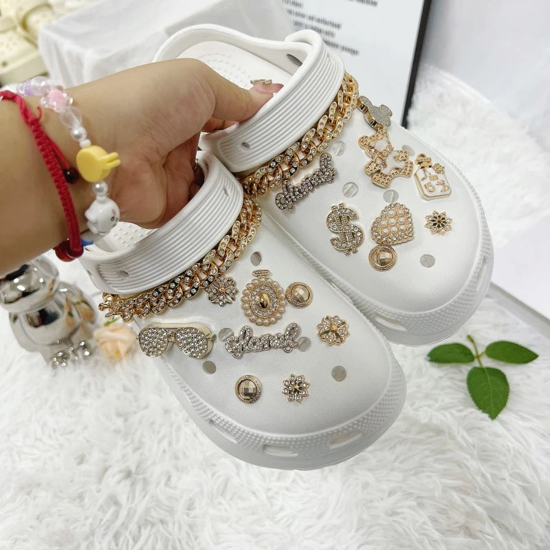 Fashionable shoe accessory set, made of metal, with a shoe chain clasp, removable, suitable for sandals and flip-flops. Oasis Select