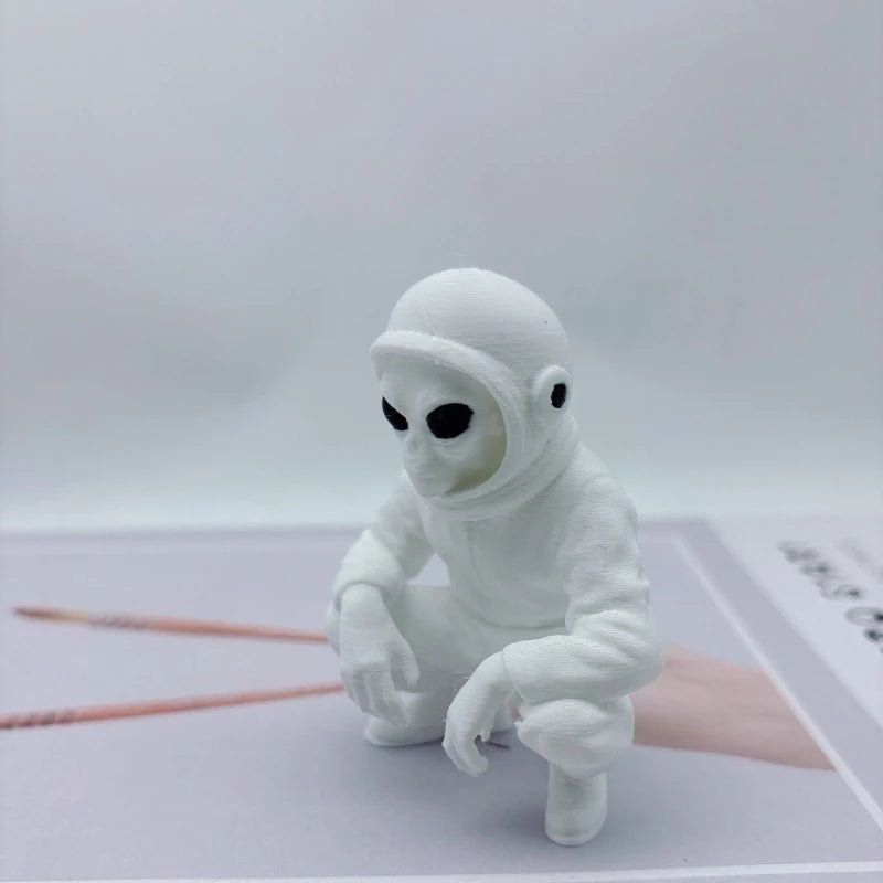 Mysterious Alien Astronaut Sculpture Squat Extraterrestrial Figurine 3D Printing Ornaments for Coffee Modern Bedroom Decor Gifts Oasis Select