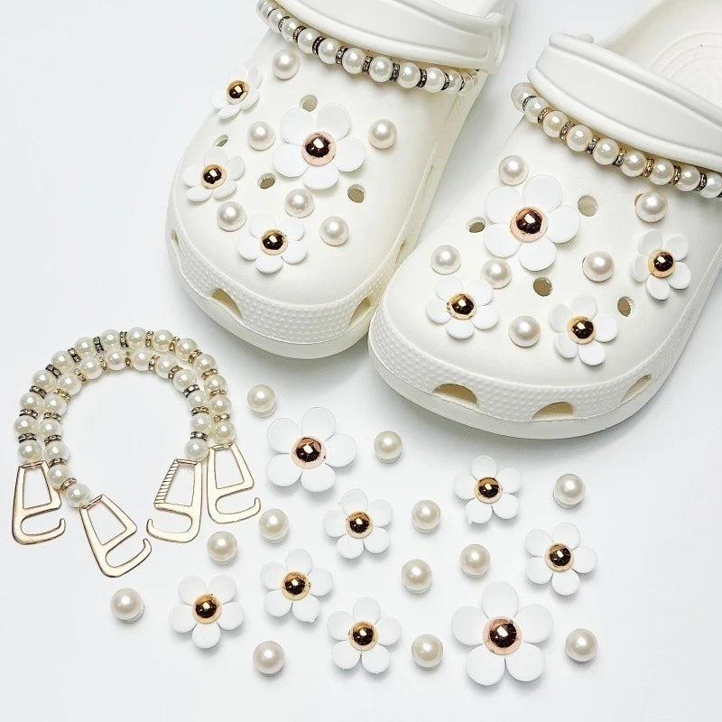Fashionable shoe accessory set, with a shoe chain clasp, removable, suitable for sandals and flip-flops. Oasis Select
