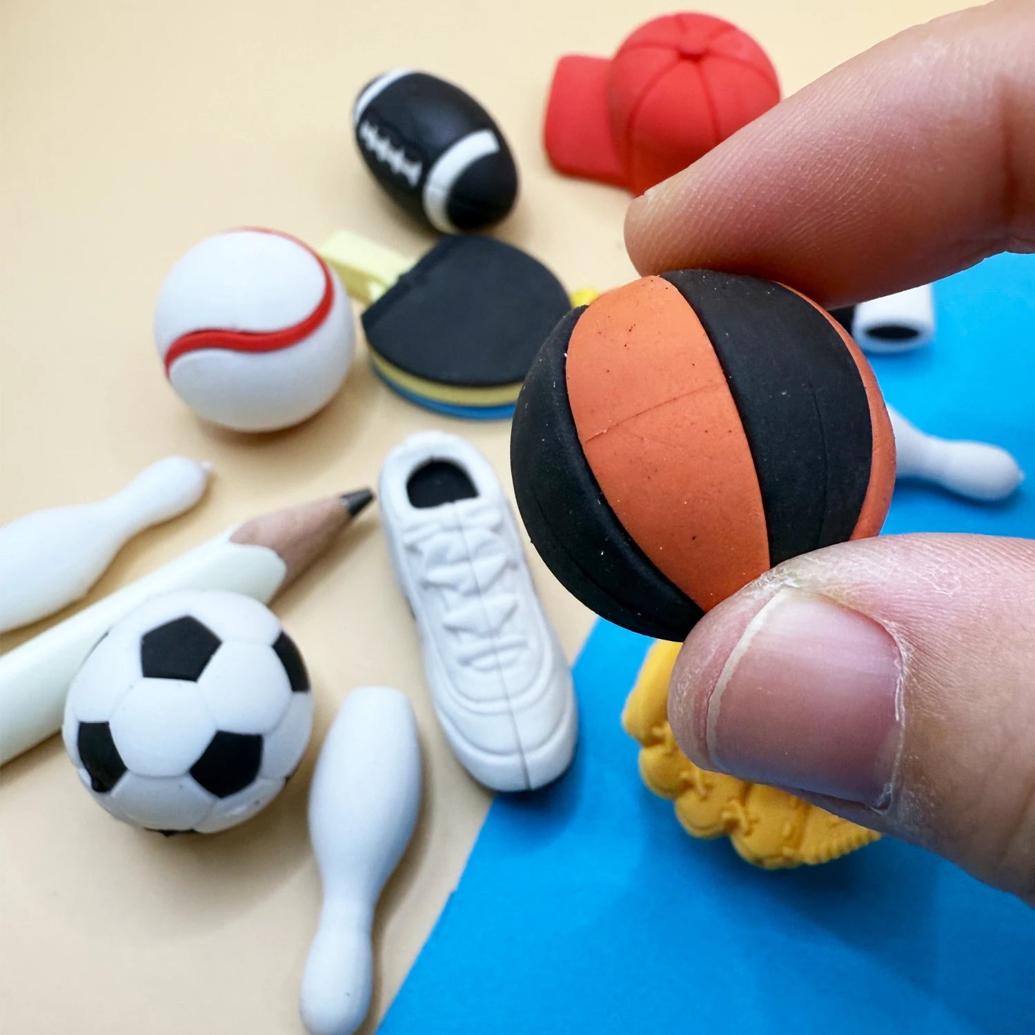 10pcs Balls Erasers for Classroom Prizes，Puzzle Eraser 3D Take Apart Football Pencil Erasers for Kids Classroom Prizes Oasis Select