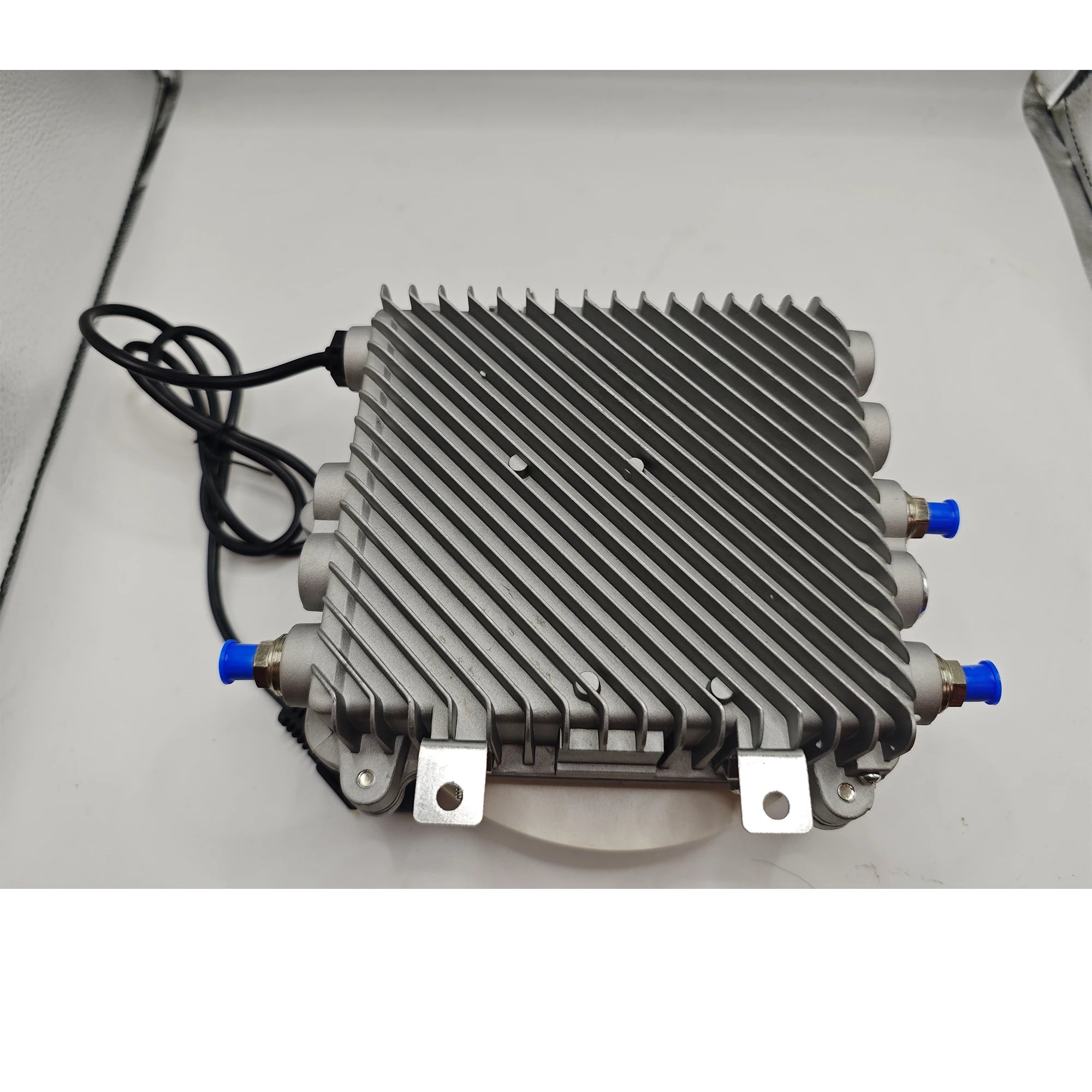 Bidirectional Amplifier 38db cable TV RF signal amplifier indoor type 45-860MHz 1 in 2 out, adjustable output Catv amplifier Oasis Select