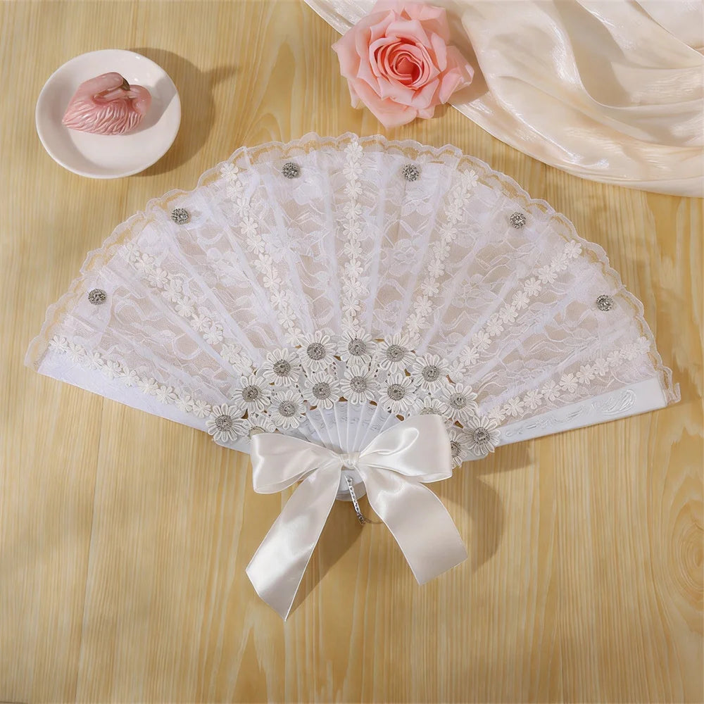 A wedding decoration fan, snow white art flower decoration wedding supplies, suitable for bridal engagement and wedding season, Oasis Select B