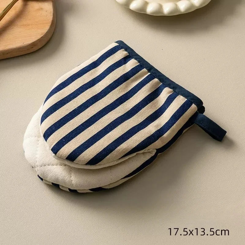 2pcs Style Polka Dot Heat-Resistant Oven Mitts for Home Use Japanese Microwave Safe Gloves kitchen gloves heat resistant Oasis Select 2pcs 2
