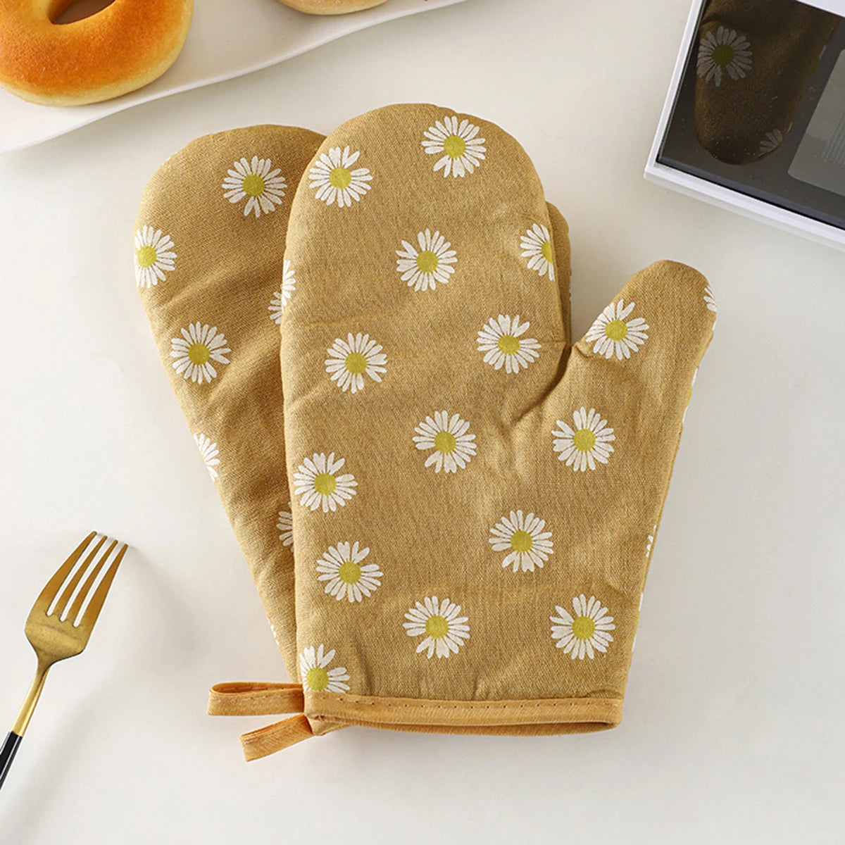 Daisy Print Oven Mitt – Heat-Resistant Kitchen Baking Glove