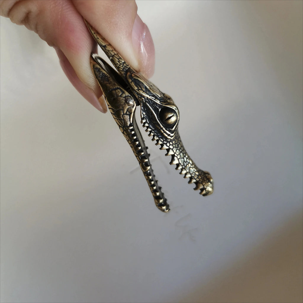 Retro Brass Crocodile Head Statue Mini Alligator Keychain Pendant Perfect Gift Brass Home Desk Ornament Feng Shui Decor Crafts Oasis Select