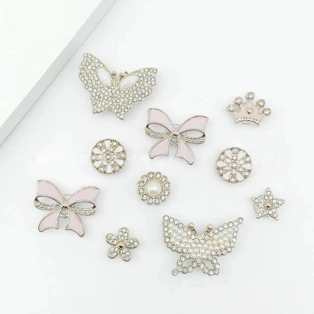 Fashionable shoe accessory set, with a shoe chain clasp, removable, suitable for sandals and flip-flops. Oasis Select CJ-090