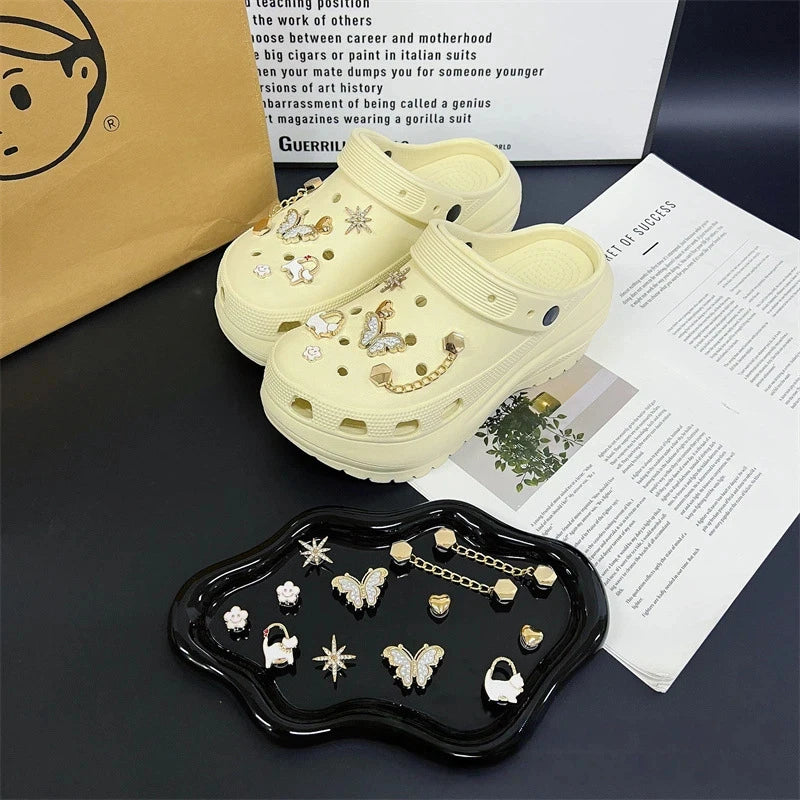 Fashionable shoe accessory set, made of metal, with a shoe chain clasp, removable, suitable for sandals and flip-flops. Oasis Select