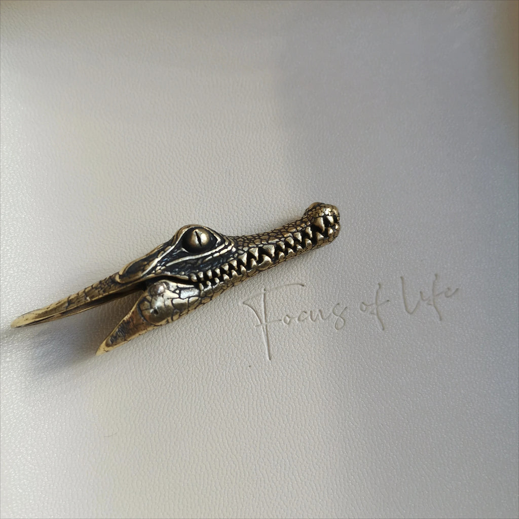 Retro Brass Crocodile Head Statue Mini Alligator Keychain Pendant Perfect Gift Brass Home Desk Ornament Feng Shui Decor Crafts Oasis Select