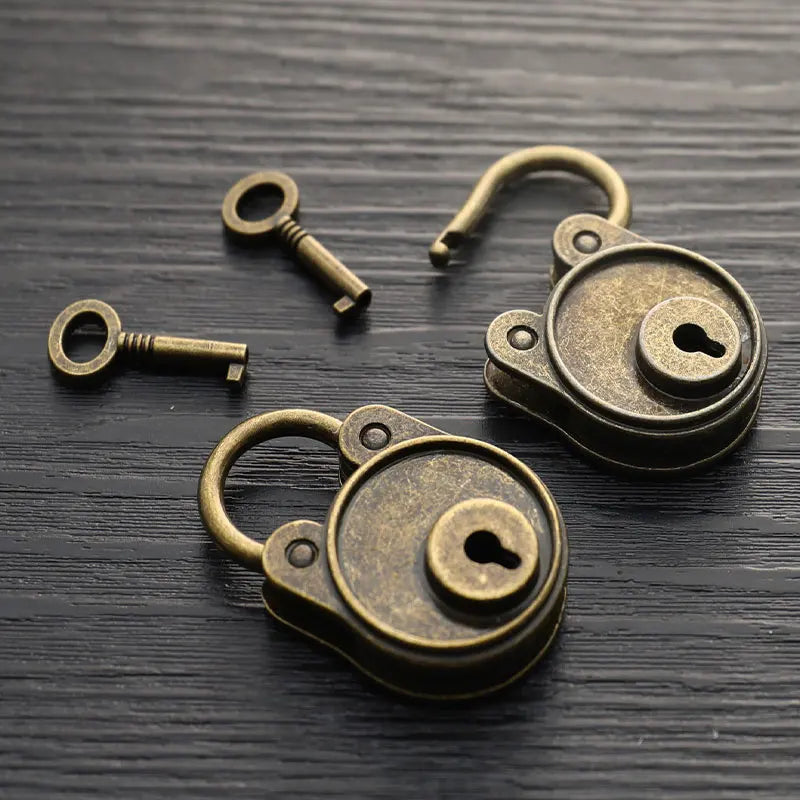 Vintage Padlock Chinese Old Style Lock Notebook Luggage Belt Antique Bronze Plated Padlock With Key Suitcase Locks Hardware Oasis Select