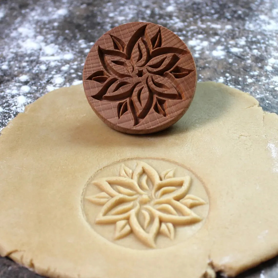 Carving Wood Kitchen Biscuit Mold Carving Cookie Mold Cutter Gingerbread Biscuit Crisp Cake Mold Cookie Stamp Oasis Select Poinsettia