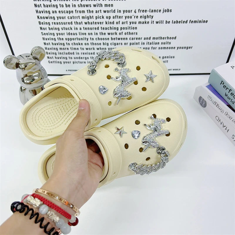 Fashionable shoe accessory set, made of metal, with a shoe chain clasp, removable, suitable for sandals and flip-flops. Oasis Select