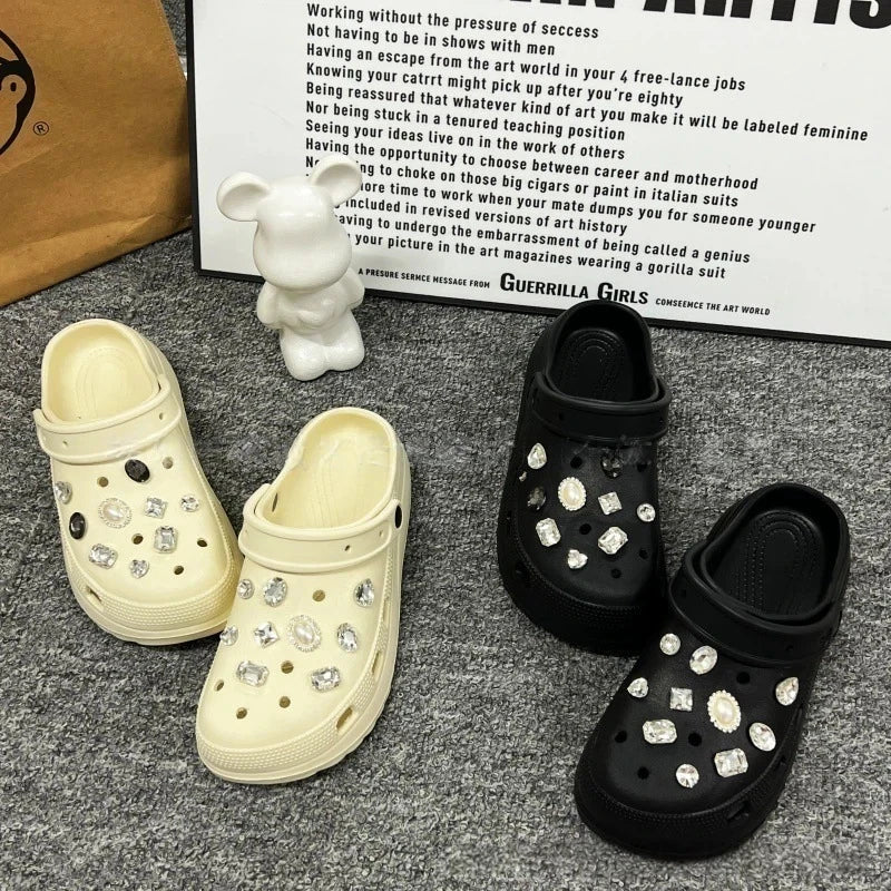 Fashionable shoe accessory set, with a shoe chain clasp, removable, suitable for sandals and flip-flops. Oasis Select