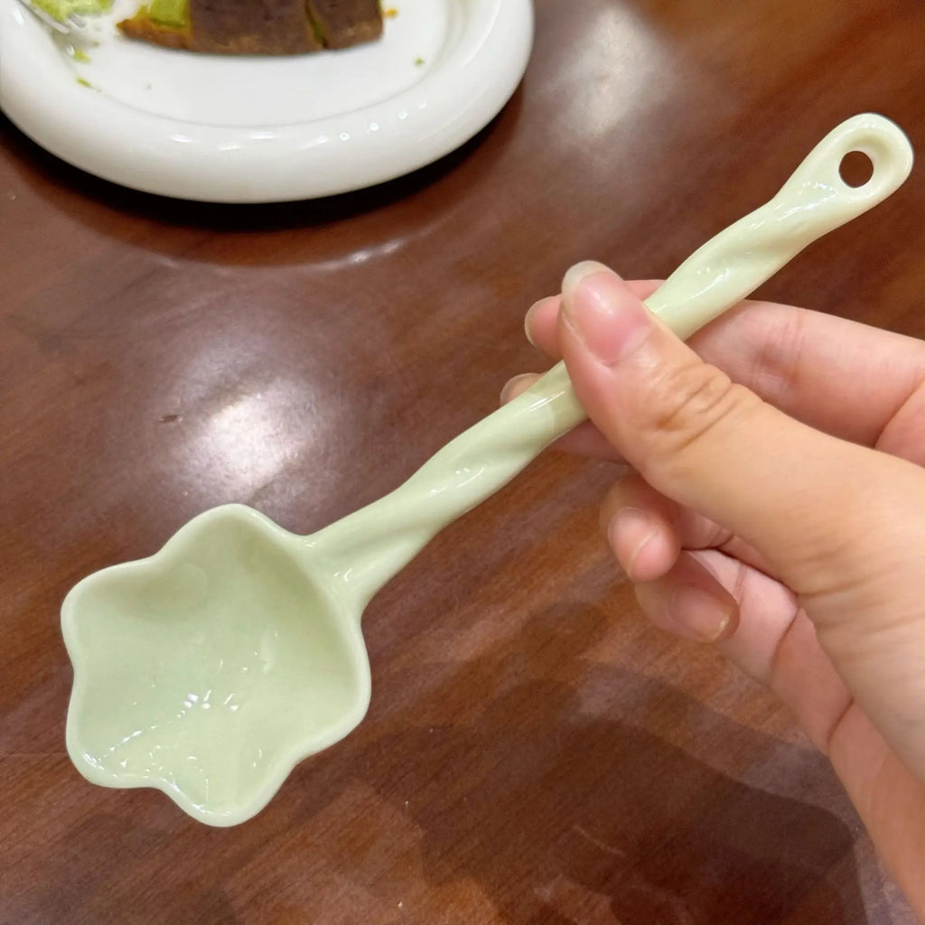 Cute Twisted Star Ceramic Spoon For Girls Household Spoon, High-Value Exquisite Dessert Spoon Kitchen Tablewear Oasis Select Twist Star Spoon