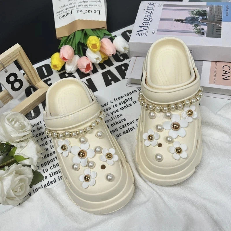 Fashionable shoe accessory set, with a shoe chain clasp, removable, suitable for sandals and flip-flops. Oasis Select