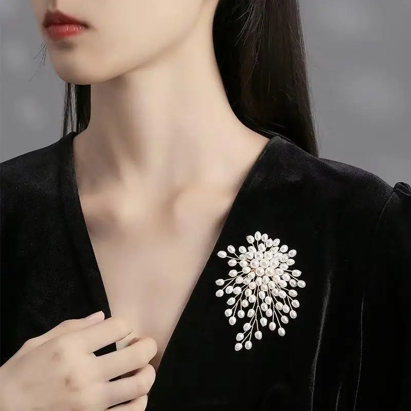 Creative Flower Brooch with Pearl Tassel, Alloy Corsage Pin, Versatile Accessory for Clothes, Backpacks and Scarves Oasis Select