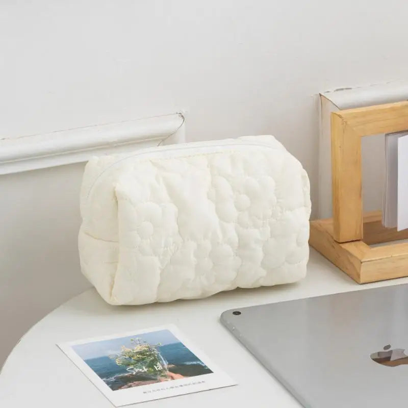 Fashion Candy Color Large Capacity Travel Makeup Bag Women Quilted Flower Storage Bag Portable Toilet Bag Oasis Select White