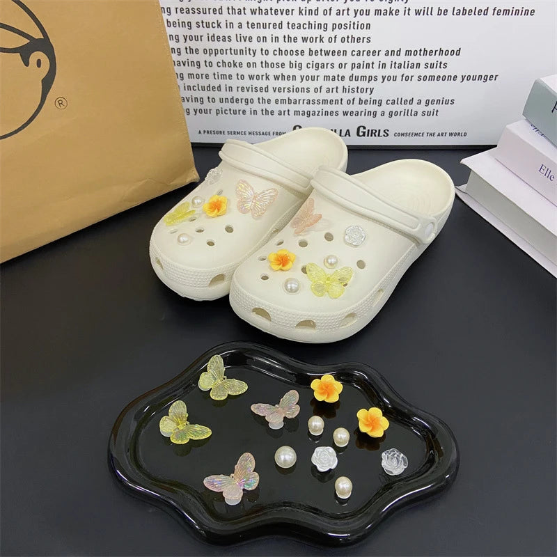 Fashionable shoe accessory set, with a shoe chain clasp, removable, suitable for sandals and flip-flops. Oasis Select