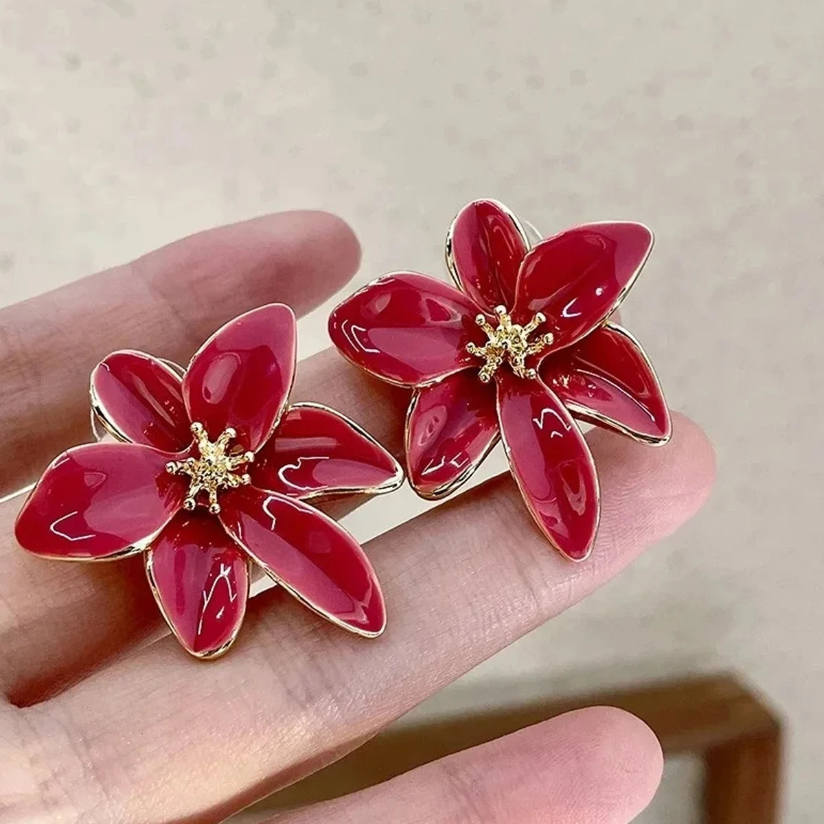 Metal Flower Drops Oil Earrings European American Style Personality Fashion Stud Earrings Ms Girl Travel Wedding Accessories Oasis Select