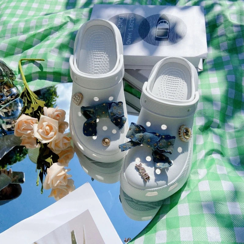 Fashionable shoe accessory set, with a shoe chain clasp, removable, suitable for sandals and flip-flops. Oasis Select