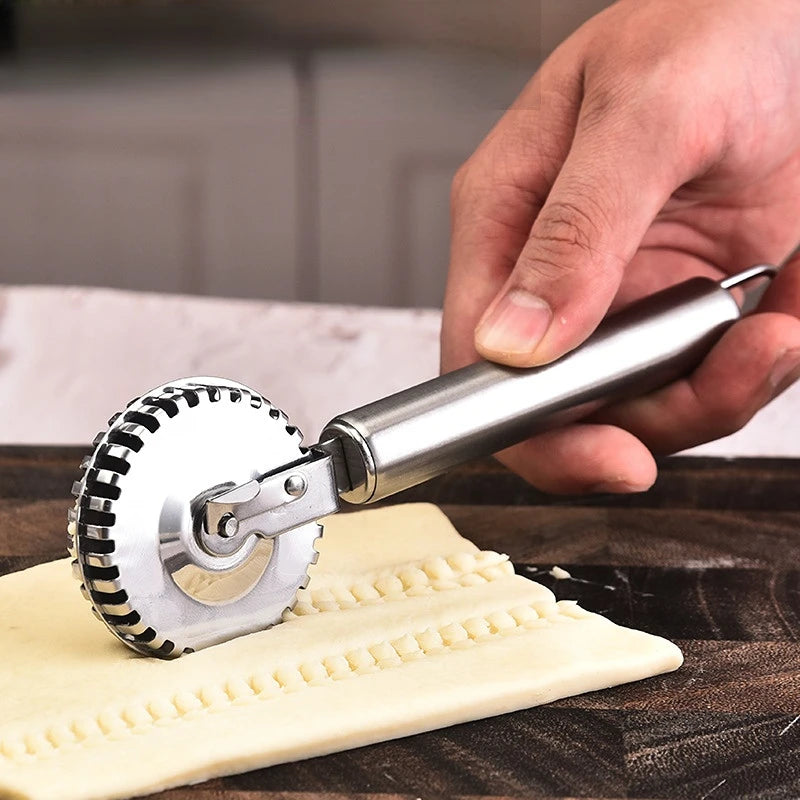 Stainless Steel Dumpling Embossing Cutter Wheel Hand-Cutting Baking Tool for Side-Embossed Biscuit Cookie Mold Pasta Dough Decor Oasis Select