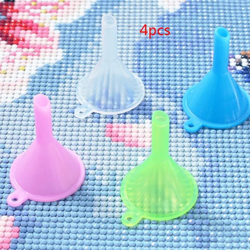 4-Pack Mini Plastic Funnels – Diamond Painting & Bottle Filling